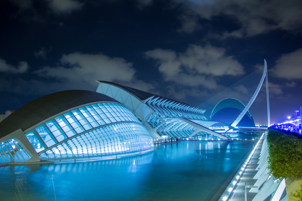 La_ciudad_de_las_ciencias_y_las_artes.jpg La_ciudad_de_las_ciencias_y_las_artes.jpg