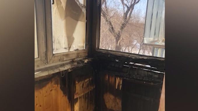 Четыре балкона сгорели в челябинской пятиэтажке