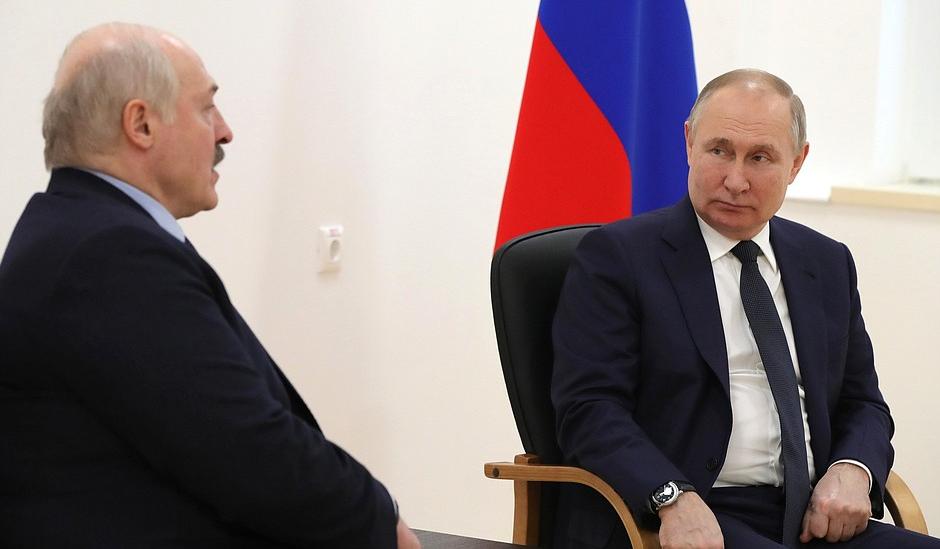 Владимир Путин назвал бесполезными попытки изоляции России и Белоруссии