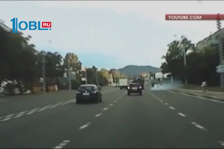 За 6 видов опасного вождения автомобилисты могут получить штраф 5 тысяч рублей