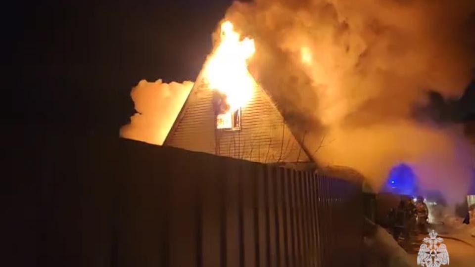 В Челябинске на пожаре в частном доме погиб трехлетний мальчик