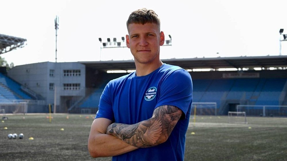 Футбольный клуб «Челябинск» расторг контракт с голкипером Максимом Едапиным