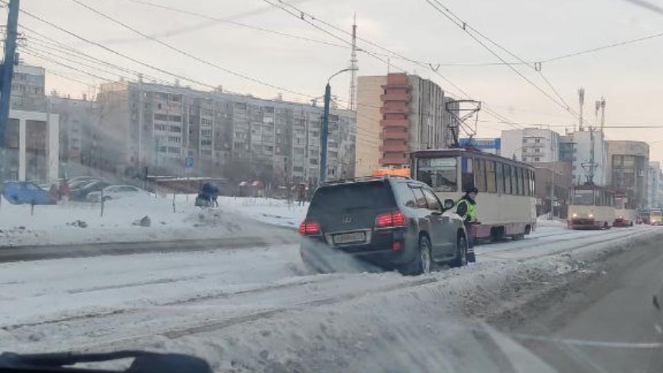 В Челябинске встало движение трамваев из‑за аварии