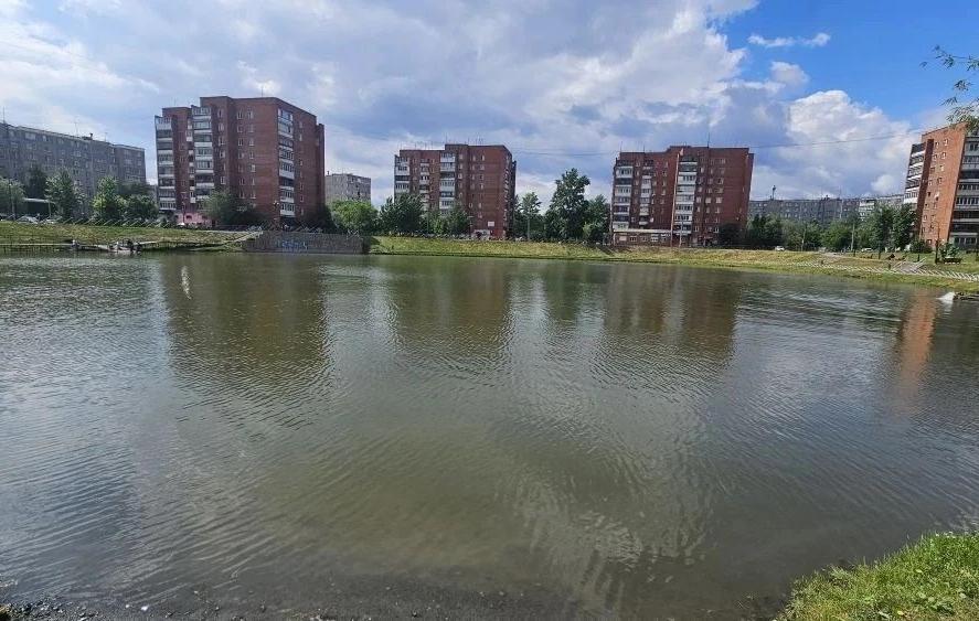 В Челябинске досрочно закончили чистку пруда Девичьи слезы