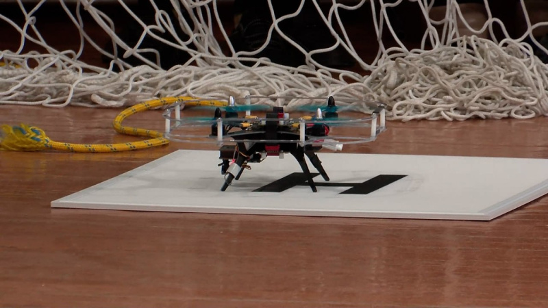 В Челябинске школьники учатся моделировать самолеты и управлять БПЛА