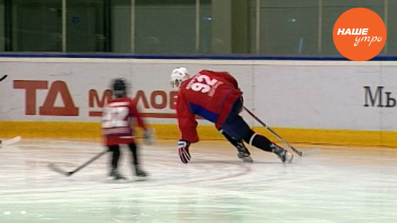 Сюжет: Тренировка хоккеиста Евгения Кузнецова