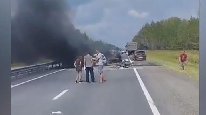 На трассе в Челябинской области в горящем грузовике погиб водитель