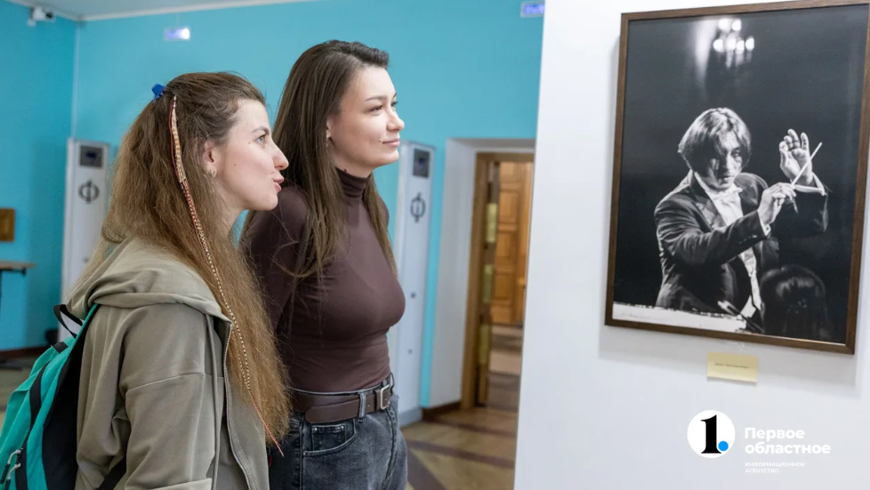 В центре Челябинска проходит выставка «звучащих» фотографий «Вдохновение. Музыка в кадре»