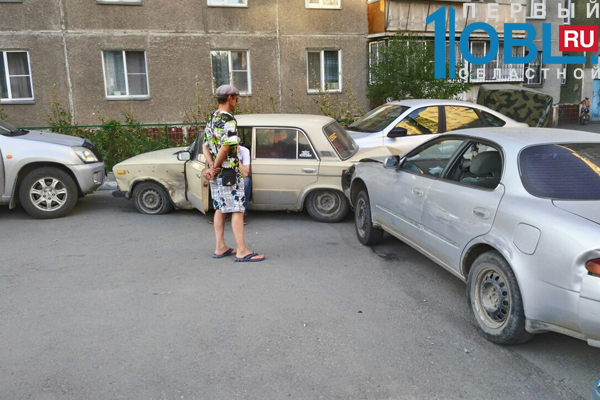 Пытались задавить. Перестрелка в доме и попал в аварию тюрьму. Водитель на рено в спб неадекват. Машина на 179 тысяч. Мажоры сбивают картинки.