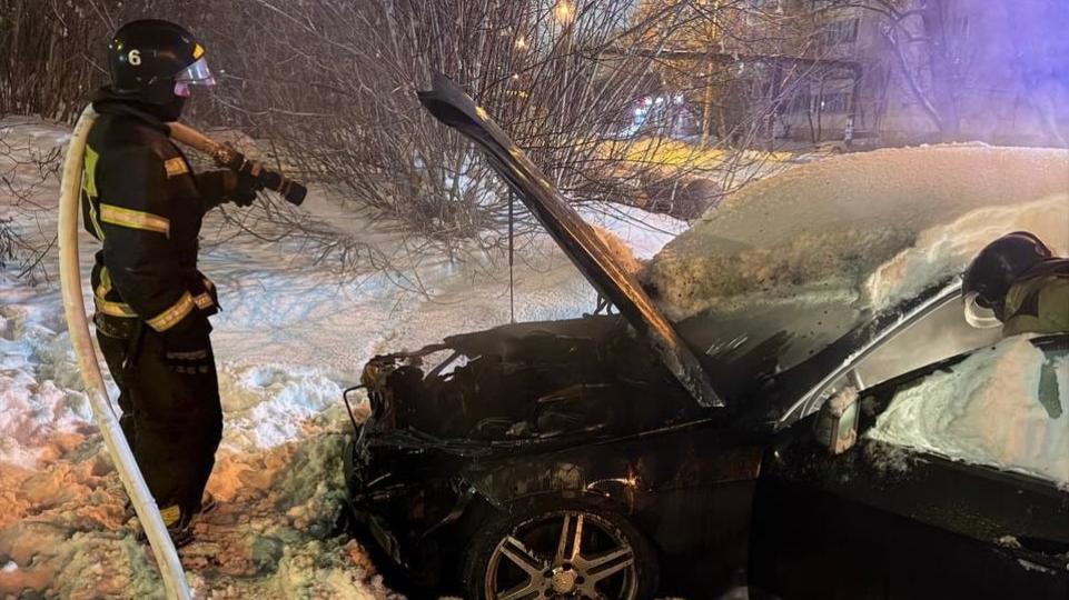 В Челябинске рецидивист после ссоры поджег иномарку соседа