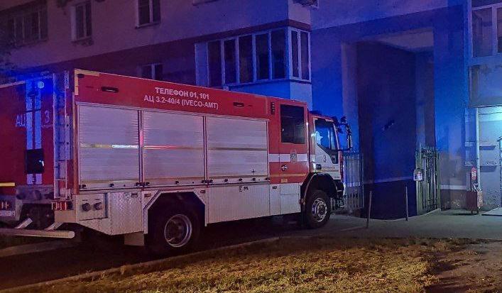 В доме по улице Работниц в Челябинске загорелись электрощитки на семи этажах