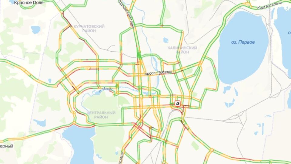 Пробки на дорогах в Челябинске достигли 10 баллов утром 26 декабря