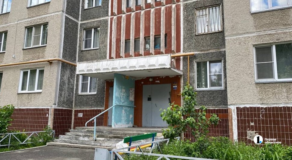 Медики выписали из больницы школьника, выброшенного матерью из окна