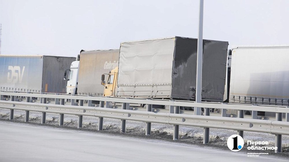 В Челябинской области из‑за гололедицы и снегопада продлили ограничение движения на трассе М-5