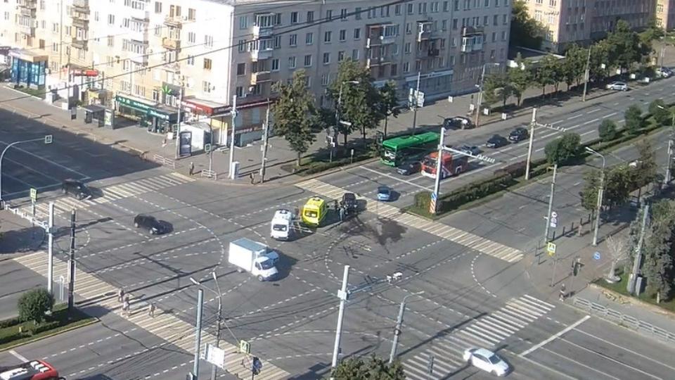 Водители двух иномарок пострадали в ДТП в центре Челябинска