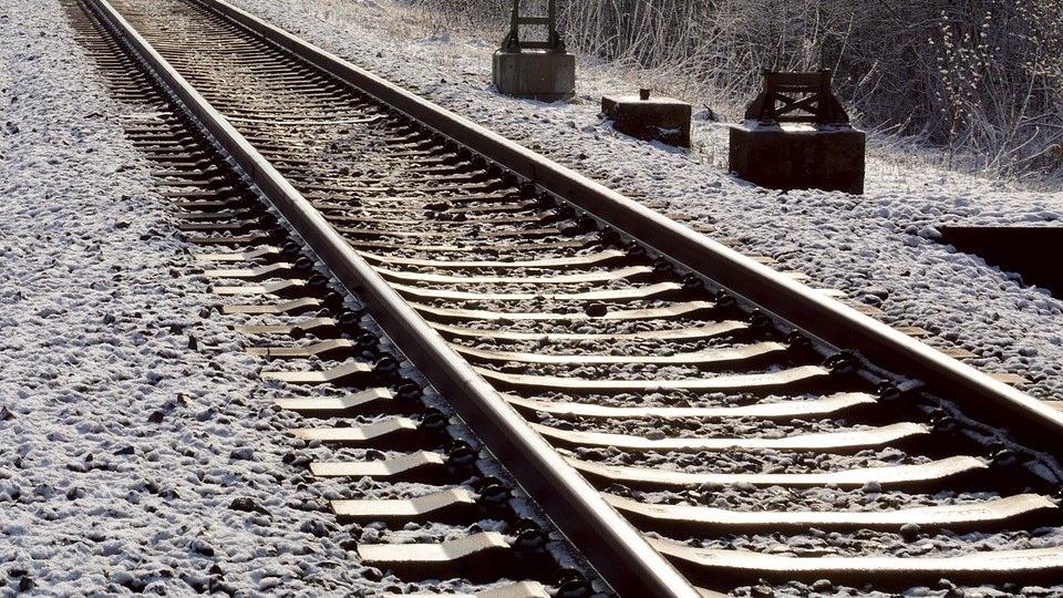 В Челябинске женщину травмировало грузовым поездом