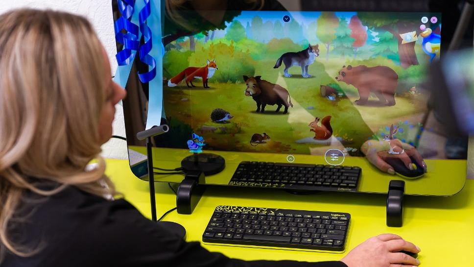 Детскому саду в Копейске подарили умное зеркало