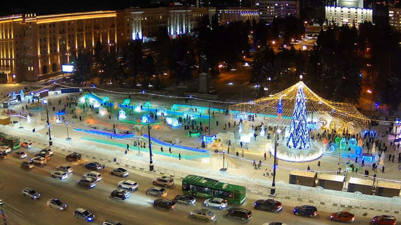 Как монтировали ледовый городок-2026 в Челябинске