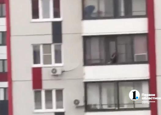 Полиция проверяет сообщения о стрельбе в многоэтажке в Челябинске