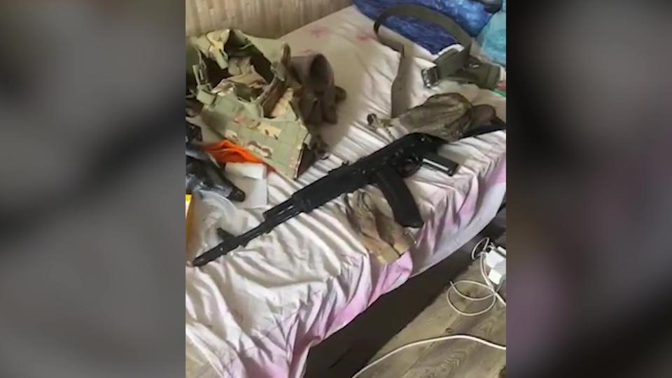 Полицейские задержали челябинца, вышедшего во двор со страйкбольным автоматом