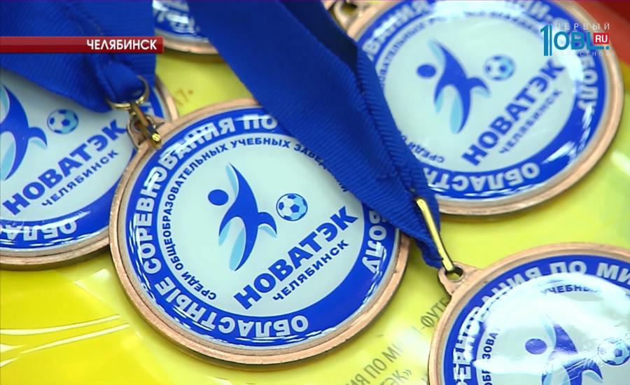 Приз за школьный футбол - спортплощадка или поездка на соревнования