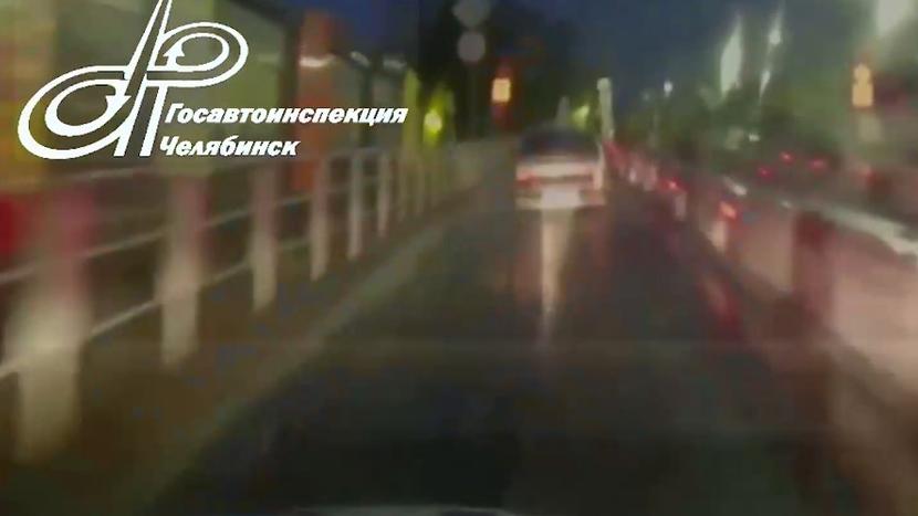 В Челябинске пьяный водитель врезался в ограждение, уходя от погони экипажа ДПС