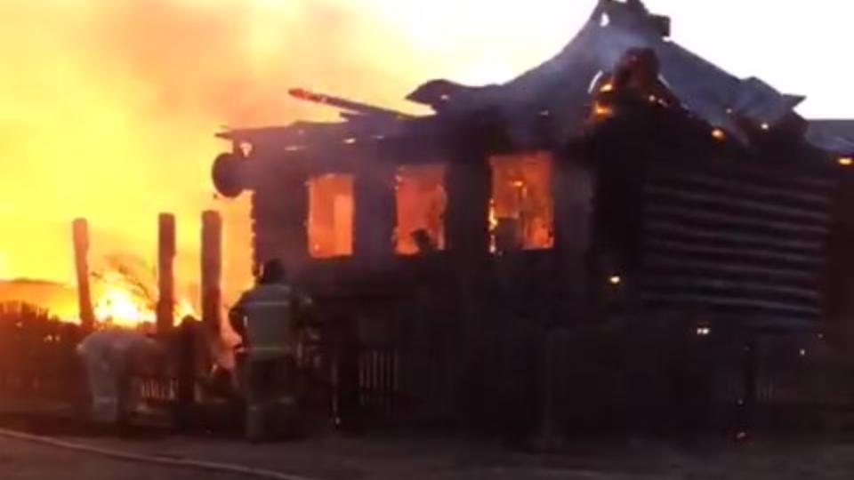 Три деревянных дома сгорели в Челябинской области