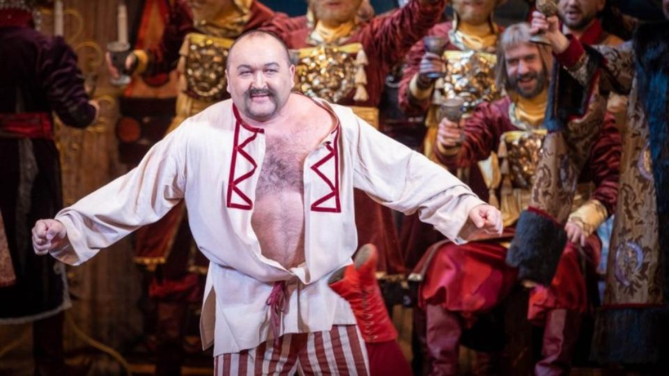 Челябинский силач Эльбрус Нигматуллин сыграл роль богатыря в опере «Садко»