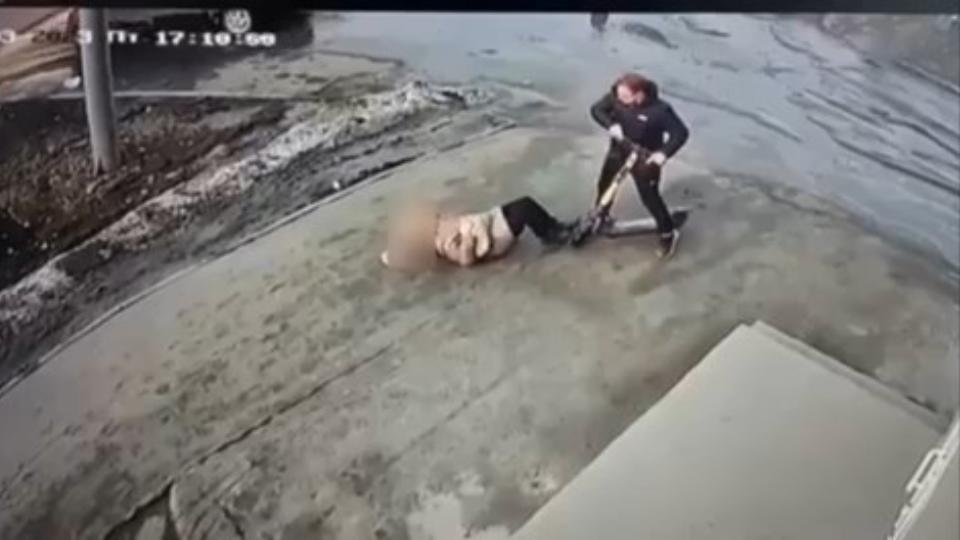 В Челябинске нашли водителя электросамоката, сбившего пенсионерку