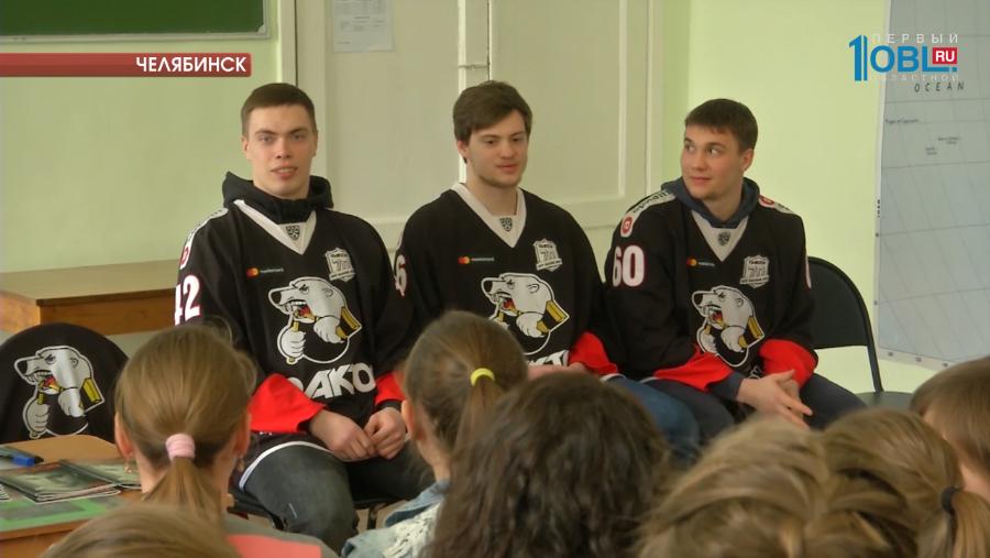 Игроки "Трактора" побывали в гостях у детей-сирот