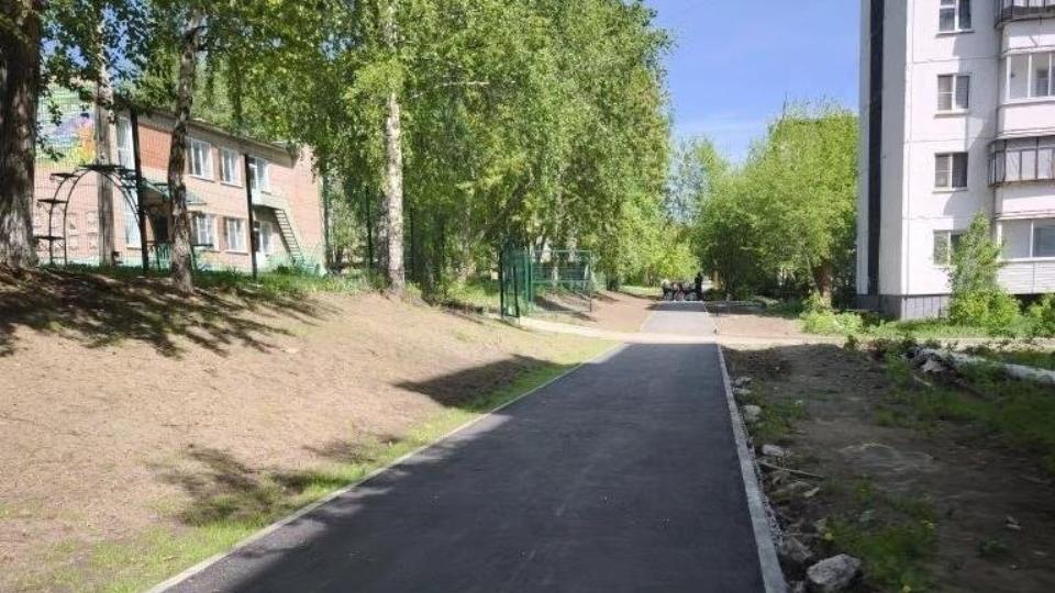 В Карабаше по нацпроекту обновили пешеходный маршрут