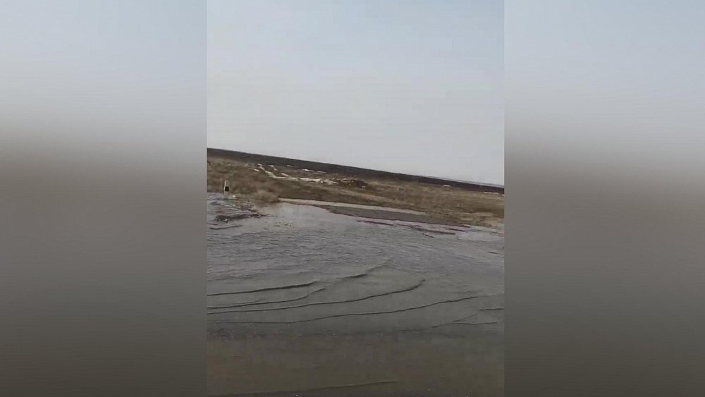 Размытая из‑за паводка дорога в Карталинском районе остается закрытой