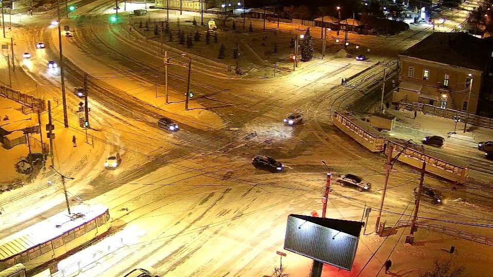 В центре Челябинска встало движение трамваев из‑за схода вагона