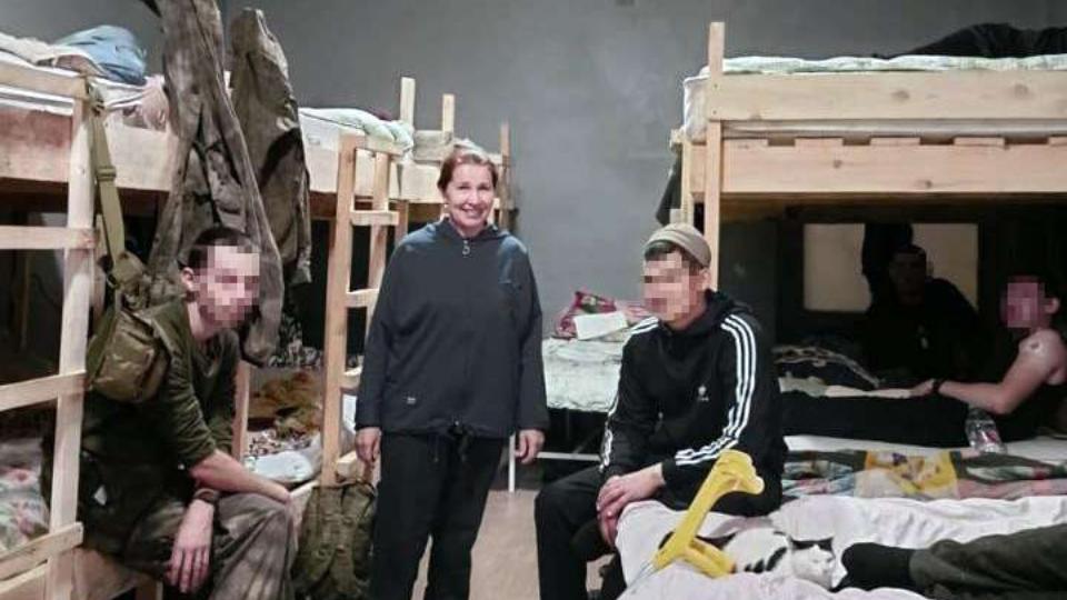 Многодетная мама из Челябинской области выхаживает раненых бойцов под Донецком