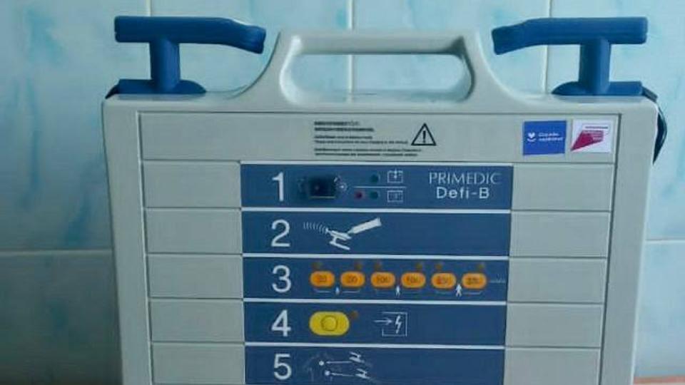 Сельские больницы Карталинского района получили дефибрилляторы