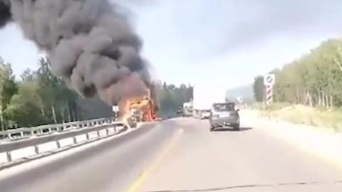 На трассе М‑5 под Симом загорелась фура