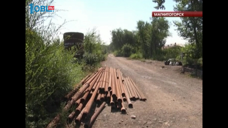 Пенсионеры жалуются на то, что коммунальщики уничтожили их огород 