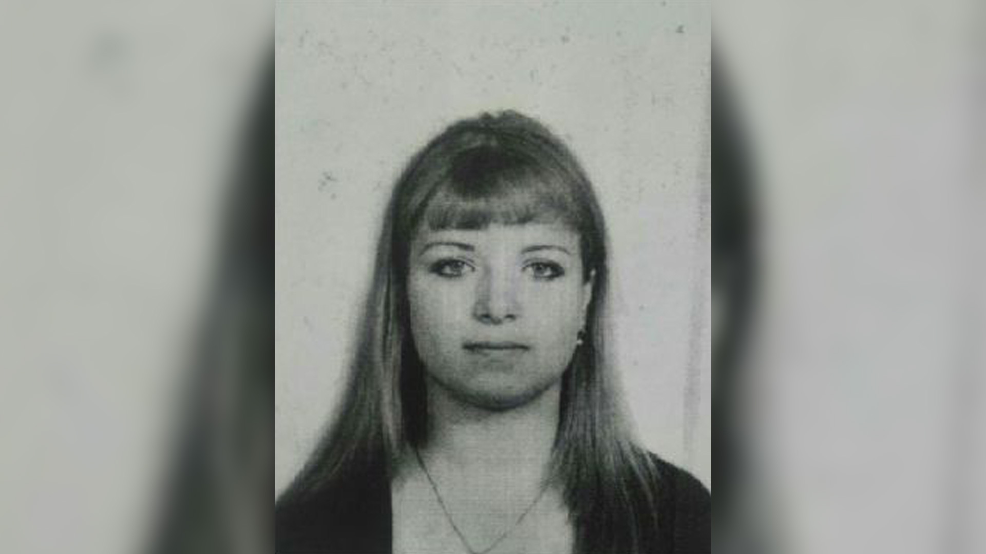 Разыскивает девочку