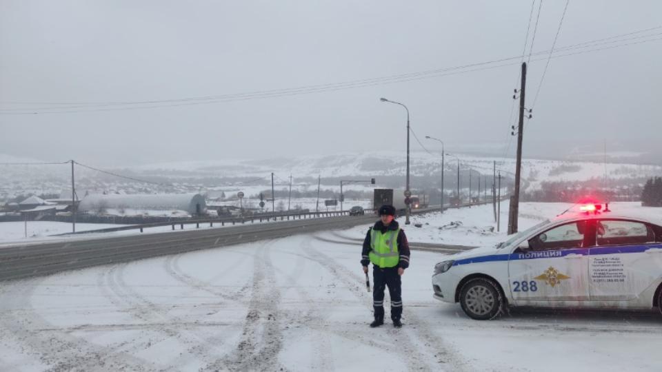 В Челябинской области водителей просят отказаться от дальних поездок из‑за снегопада