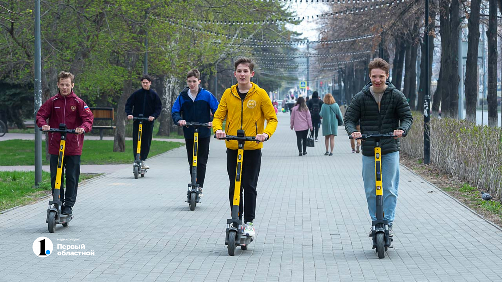 Мэр Челябинска предлагает запретить движение на самокатах по Кировке