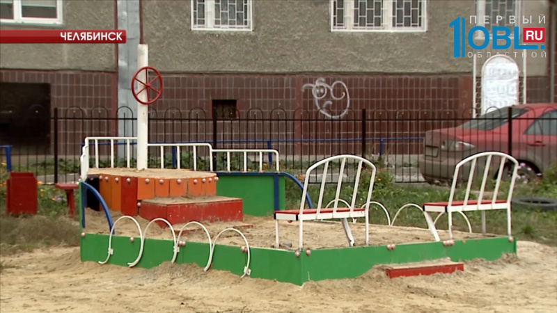 Общественники проверили детские площадки и тротуары, построенные по программе "Реальные дела"