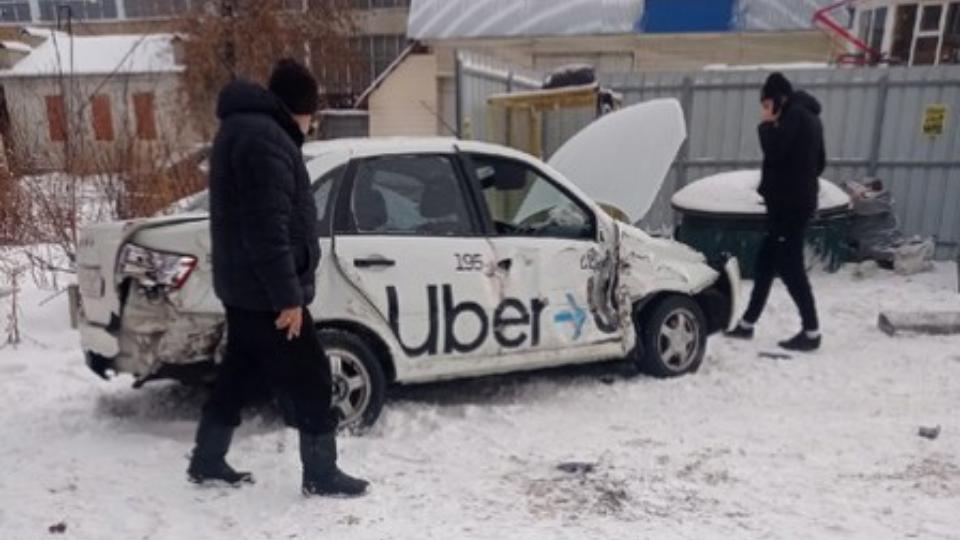 В Челябинской области таксист врезался в автобус