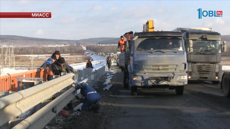 На трассах машины стоят из-за неосторожных автолюбителей и незавершенного ремонта