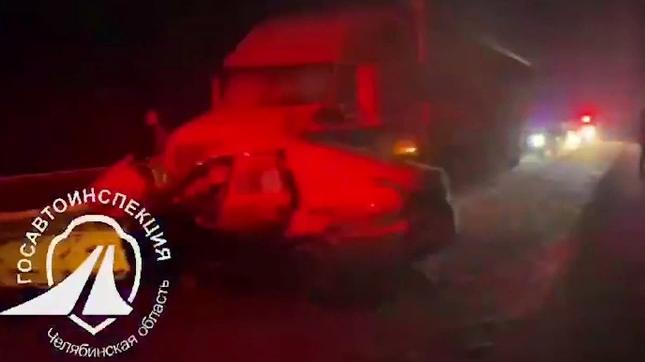 Водитель и пассажир Lada погибли в ДТП с грузовиком в Челябинской области