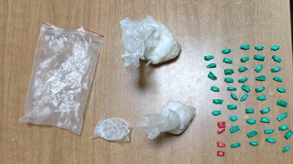 Двух наркоторговцев с крупной партией метадона и героина задержали в Челябинске