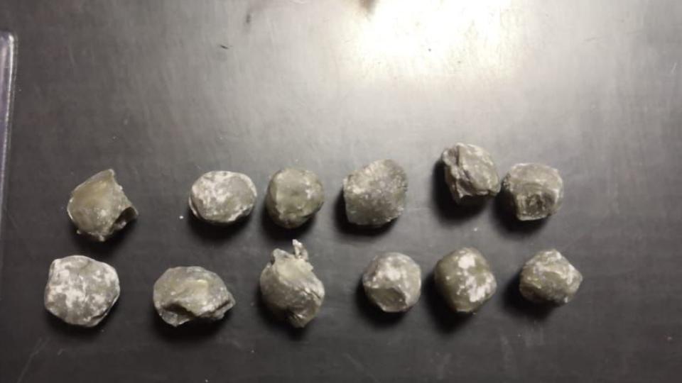 Челябинские полицейские задержали двух парней с наркотиками