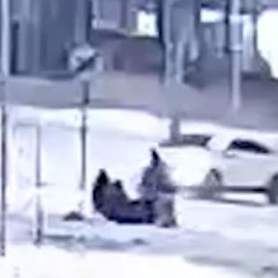 В Челябинске водитель Lada сбил женщину с коляской и скрылся