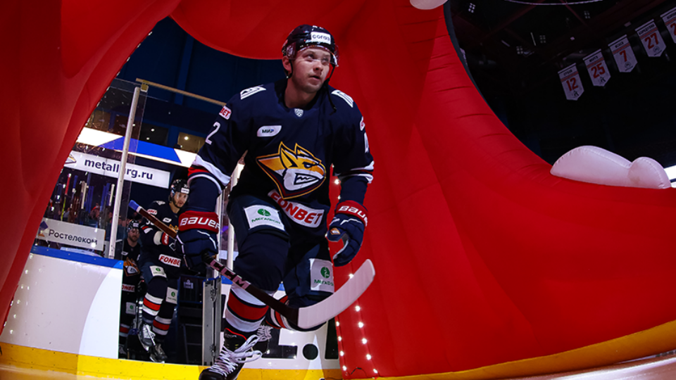 Хоккейный клуб «Металлург» расторг контракт с защитником Ильей Хохловым
