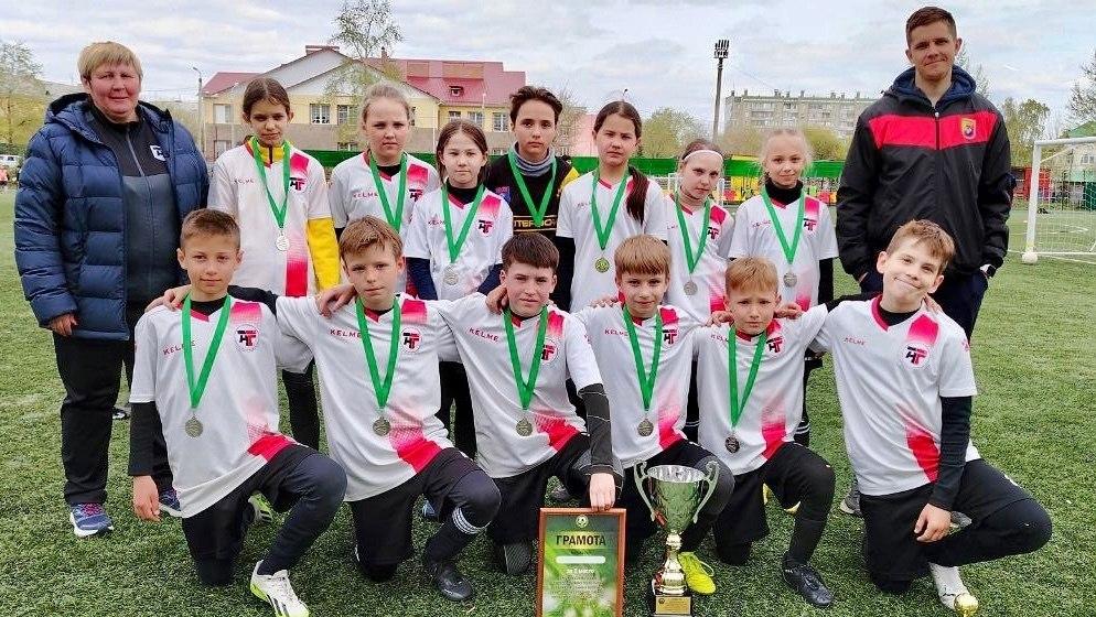 Челябинской спортшколе «Академия футбола» закупили 150 мячей