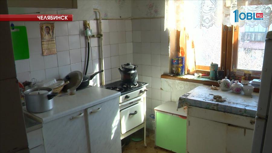 Пожилая челябинка с потерей памяти ночевала в подъезде несколько дней